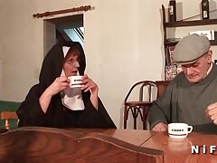 Madura rubia Kayla Synz montando polla como loca