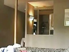 Preciosa adolescente japonesa con grandes tetas follada en casa
